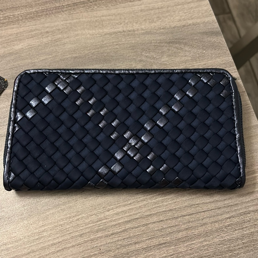 Cash woven pacific wallet NWT